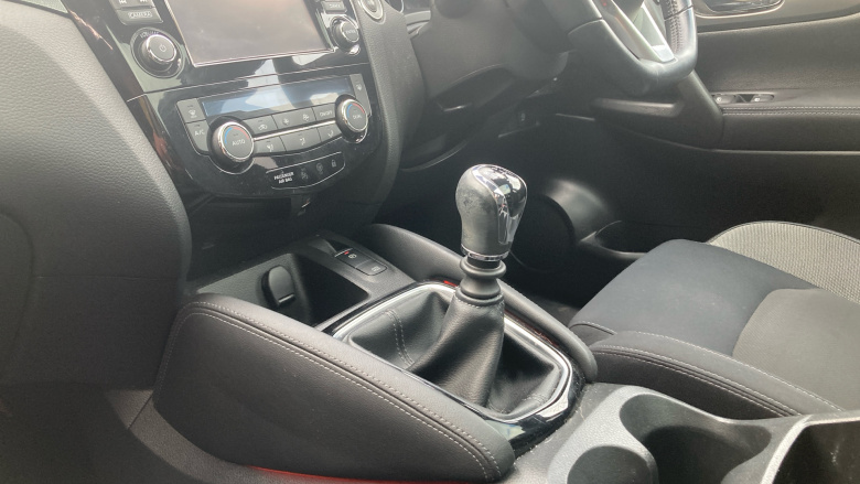 Nissan Qashqai 1.5 dCi N-Connecta 5dr Diesel Hatchback